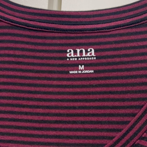 Ana Sz Med 3/4 Sleeve Top. Excellent Condition. Curved bottom hem Navy/deep Red - Picture 3 of 5